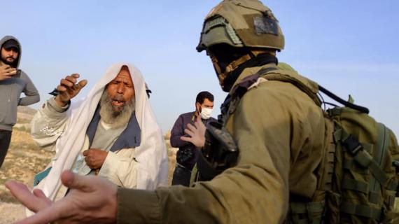 قوات الاحتلال تصادر حمام متنقل في خربة الركيز بمسافر يطا جنوبي الخليل!