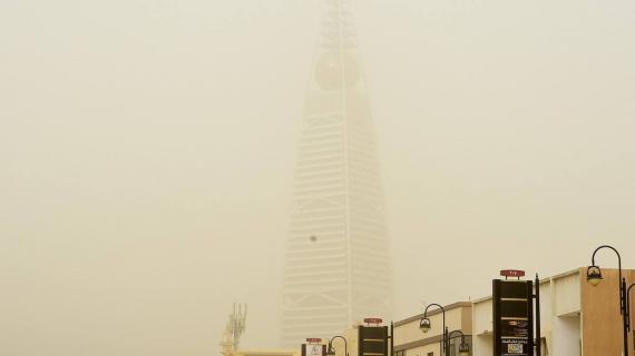 صور من العاصفة الرملية في الرياض