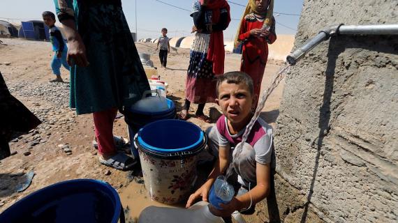 معاناة النازحين في المخيمات جنوب الموصل العراقية