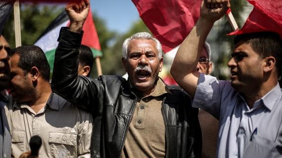 وقفة احتجاجية في غزة تضامناً مع الأسرى الفلسطنيين في سجون الاحتلال