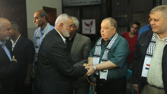 هنية يشارك في عزاء الجنود المصريين بغزة