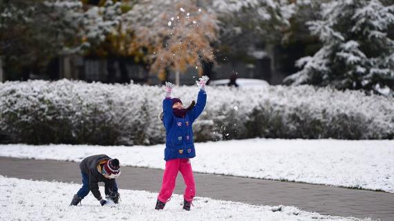 تساقط للثلوج في عدة مناطق تركية بفعل منخفض جوي يؤثر على المنطقة