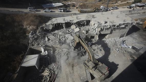 جيش الاحتلال يشرع بعمليات هدم في واد الحمص بالقدس المحتلة