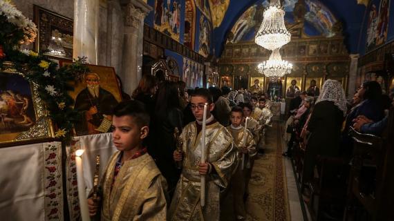 المواطنون المسيحيون "الأرثوذكس" في غزة يحتفلون بعيد الميلاد وفق التقويم الشرقي