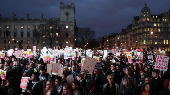 مظاهرات أمام البرلمان البريطاني رفضا لزيارة ترامب