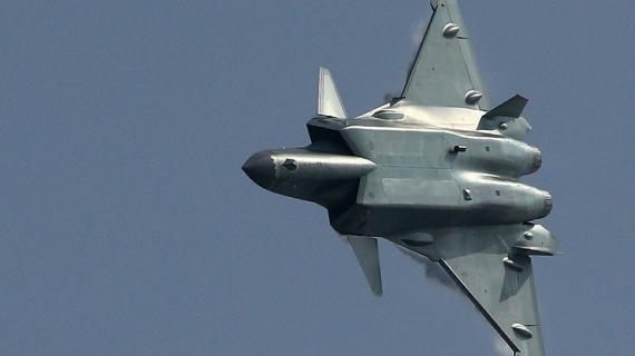 أول ظهور لمقاتلة الجيل الخامس الصينية المعروفة باسم J-20 أمام الجمهور