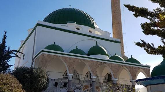 مسجد أحمد باشا الجزار التاريخي في مدينة عكا