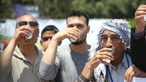 وقفة تضامنية مع الأسرى المضربين عن الطعام في سجون الاحتلال بمدينة غزة