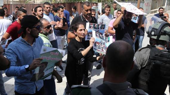 قوات الاحتلال تقمع مسيرة المطالبة بتسليم جثمان الشهيد عبد الحميد أبو سرور ببيت لحم