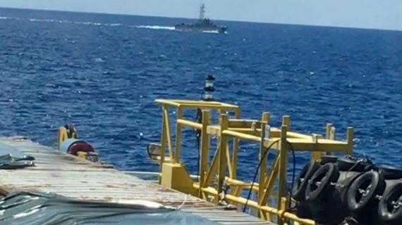 بحرية مينامار تدور حول سفينة كسر الحصار عن بورما