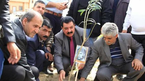 اللجنة الشعبية للاجئين بخان يونس تنظم فعاليات بمناسبة يوم الارض شملت تشجير وزراعة زيتون.