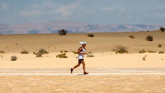 صور من ماراثون"الترا ميراج الجريد" في الصحراء والذي ينظم في ولاية توزر التونسية