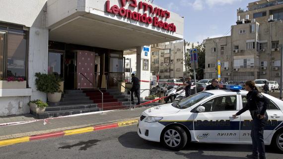 إصابة 4 مستوطنين في عملية طعن نفذها فلسطيني بتل أبيب