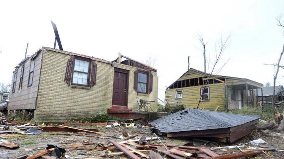 إعصار ضرب مدينة هاتسبيرغ بولاية مسيسيبي الأميركية