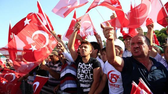 الأتراك يحيون ذكرى إفشال الانقلاب العسكري