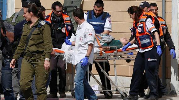 قوات الاحتلال تطلق النار على فتاة فلسطينية ثم تعتقلها على حاجز قلنديا شمال القدس المحتلة