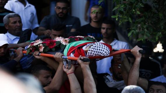 تشييع جثمان الـشــهـيـد يوسف محارب في قرية عبوين برام الله