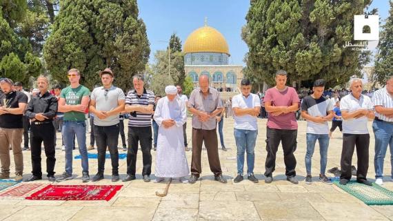 صلاة الجمعة في رحاب المسجد الأقصى المبارك