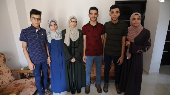 6 توائم من عائلة الخطيب في مخيم البريج وسط قطاع غزة