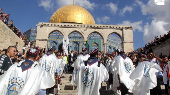 آلاف الفلسطينيين يحيون ذكرى المولد النبوي الشريف بالاحتفال في المسجد الأقصى المبارك