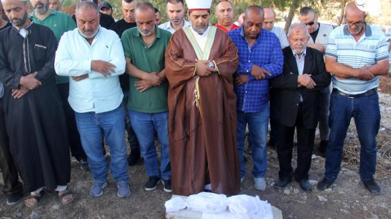 إعادة دفن رفات الأموات التي نبشها الاحتلال بعد أداء صلاة الجنازة عليها في المقبرة "اليوسيفية" بالقدس المحتلة