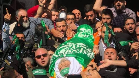 عشرات الآلاف يشيعون جثمان القائد الوطني وصفي قبها في جنين