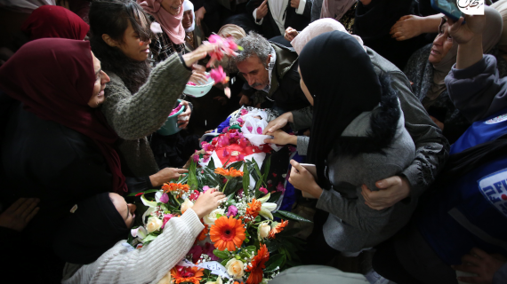 وداع حزين للشهيدة إسراء خزيمية في بلدة قباطية جنوب جنين