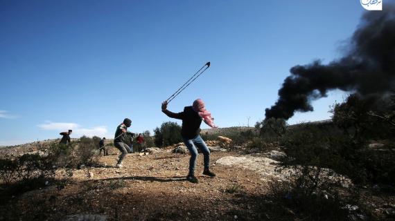 المواجهات التي اندلعت بين الشبان مع قوات الاحتلال في بلدة بيتا جنوب نابلس