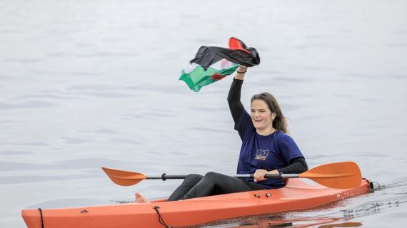 الاتحاد الفلسطيني "للشراع والتجديف" يستقبل وفدًا رفيعًا من الاتحاد الأوروبي، على شاطئ بحر مدينة غزّة
