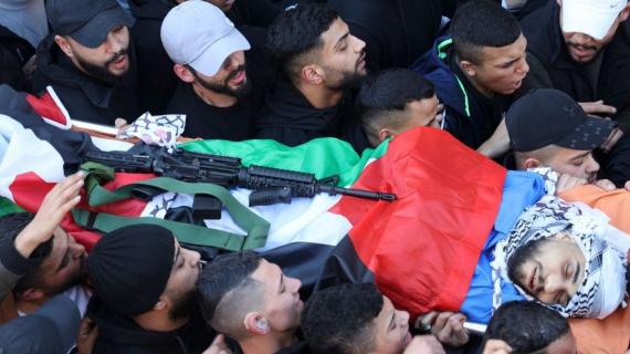 أهالي نابلس يشيعون جثمان الشهيد باكير حشاش في مخيم بلاطة