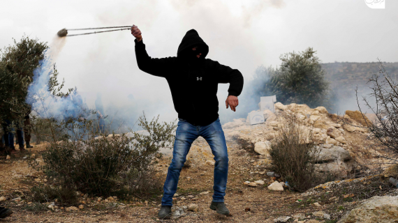 المواجهات التي اندلعت بين الشبان وقوات الاحتلال في بلدة بيتا جنوب نابلس