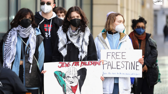 وقفة في العاصمة الألمانية برلين دعمًا لتقرير منظمة العفو الدولية الذي وصف "إسرائيل" كدولة فصل عنصري