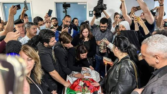 وداع الزميلة الصحفية شيرين أبو عاقلة قبيل تشييعها في رام الله
