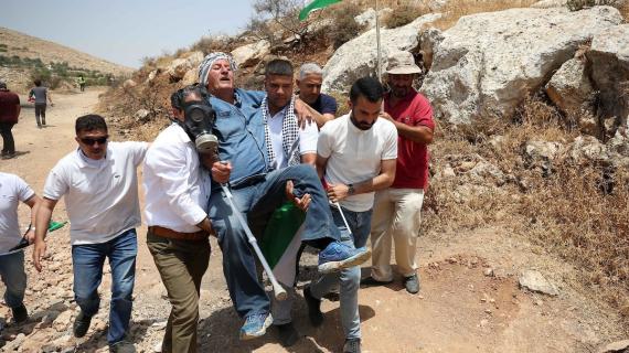 مواجهات بين الشبان وقوات الاحتلال خلال مسيرة بيت دجن شرق نابلس