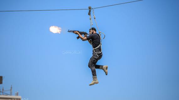 كلية الرباط الجامعية بغزة "فرع خانيونس" تخرج دفعتين من بكالوريوس القانون والعلوم الشرطة وبكالوريوس الملاحة البحرية