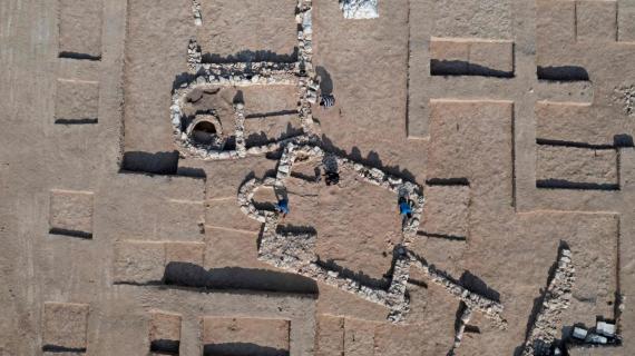 العثور على مسجد أثري يعود الى ما قبل 1200 عام في مدينة رهط بالداخل المحتل