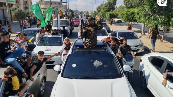 صور| استقبال الأسير جهاد أبوحدايد من خانيونس جنوب قطاع غزة عقب الإفراج عنه بعد اعتقال 8 سنوات في سجون الاحتلال