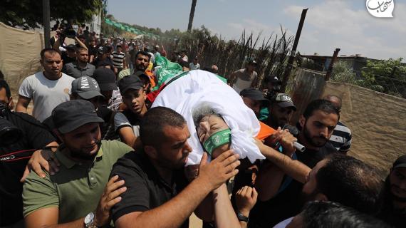 تشييع جثامين شهداء مجزرة عائلة النباهين في مخيم البريج وسط قطاع غزة والتي ارتقى  فيها أب وأطفاله الثلاثة.