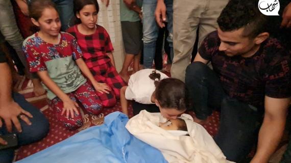 وداع الطفلة ليان الشاعر (10 سنوات) التي ارتقت متأثرة بجراحها التي أصيبت بها خلال العدوان الإسرائيلي على قطاع غزة