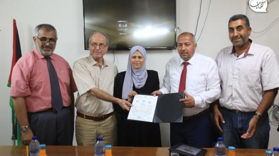 غزة:  الصحة توقع مع مركز إخصاب ورقة تفاهم لتبني حالة والدة الشهـــــيد خليل أبو حمادة (ابنها الوحيد) ليتحمل تكاليف إجراء عملية الزراعة والعلاجات اللازمة