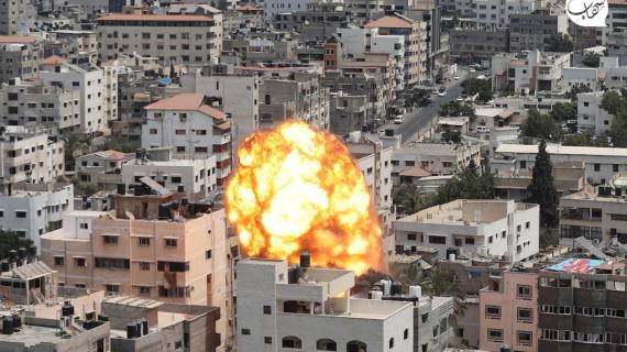 طائرات الاحتلال تقصف منزلا من 5 طوابق غرب غزة