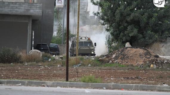 جانب من المواجهات التي اندلعت مع قوات الاحتلال في جنين والتي أسفرت عن إرتقاء شهيد وإصابة 5 آخرين