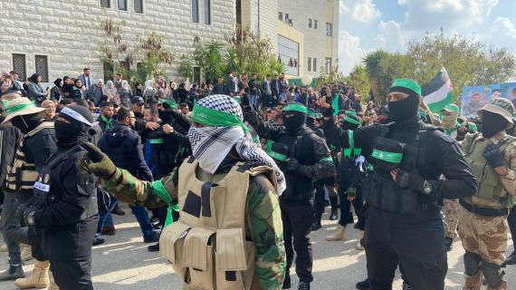 مسير ومهرجان للكتلة الإسلامية في جامعة بيرزيت في ذكرى انطلاقة حركة حماس الـ35