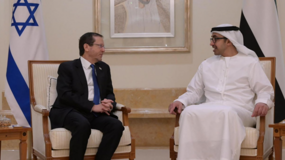 رئيس الكيان الإسرائيلي يتسحاق هرتسوغ يصل الإمارات قادما من البحرين