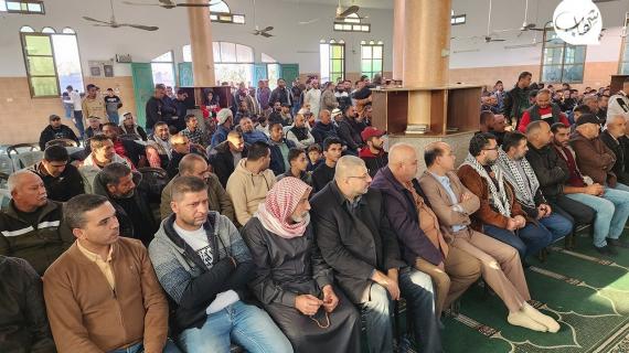 عائلة الأسير عبدالرحيم أبو هولي (محكوم 23 عاما) من دير البلح وسط قطاع غزة تعقد إشهار خطوبته على أمل تحرره قريبا