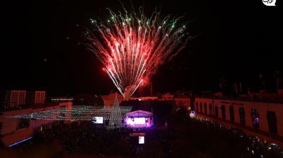 اضاءة شجرة عيد الميلاد في ساحة كنيسة المهد بمدينة بيت لحم بالضفة الغربية