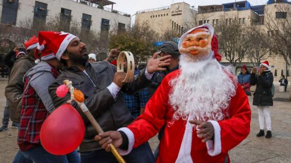 بيت لحم تستعد للاحتفال بأعياد الميلاد المسيحية وسط منع الاحتلال للعشرات من المسيحيين بقطاع غزة من الوصول إلى المدينة للاحتفال بحجج أمنية