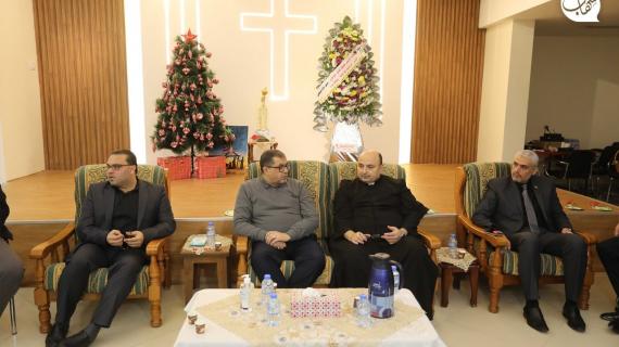 وفد من حركة حماس يزور كنيسة دير اللاتين بغزة بمناسبة "الأعياد" المسيحية