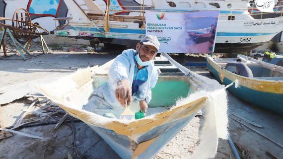 بعد سنوات من منع الاحتلال الإسرائيلي إدخال معدات الصيد إلى قطاع غزة .. شارفت هذه المهنة على التوقف تمامًا ودخل العاملون فيها بحالة بطالة مستشرية