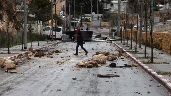 صور من بلدة جبل المكبر بالقدس المحتلة التي تشهد إضرابًا شاملاً رفضًا لنية الاحتلال هدم عدد من المنازل في البلدة